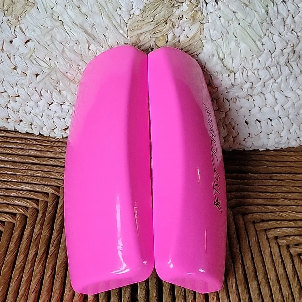 Betsey Johnson pink, hard, eyeglass/sunglass case